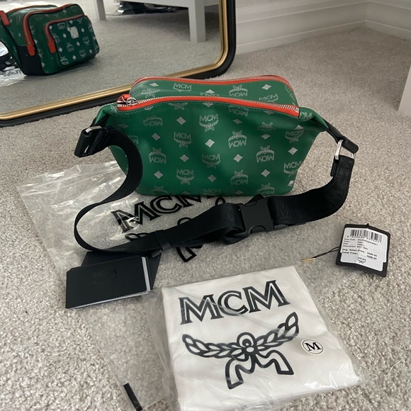 MCM Resnick Eden Green Reflective Leather Belt Bag - Picture 4 of 8